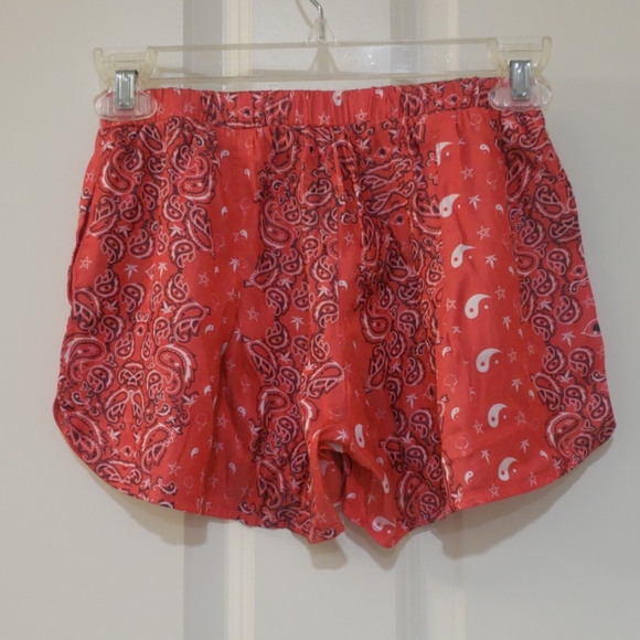 Unif bandana explicit print shorts - Picture 2 of 4